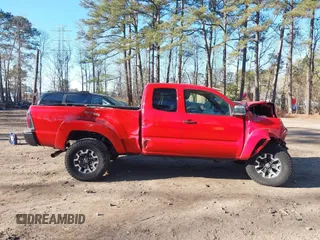 2005 Toyota Tacoma with VIN 5TEUU42N75Z129611, listed as a IAAI auction lot 41353085 with 263,074 mi miles and . Bid and sale history available at DreamBid. Image 14.