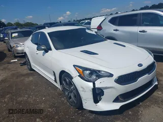2020 Kia Stinger GT-Line with VIN KNAE15LA3L6083846, listed as a IAAI auction lot 40334265 with 83,627 mi miles. Bid and sale history available at carsss.com. Image 1.