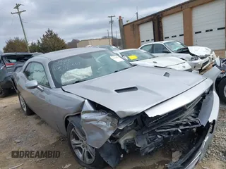 2017 Dodge Challenger SXT z VIN 2C3CDZAG0HH572554, wystawiony jako IAAI lot #41538875 z przebiegiem 186 381 mil mil oraz . Historia ofert i sprzedaży dostępna na DreamBid. Obrazek 12.