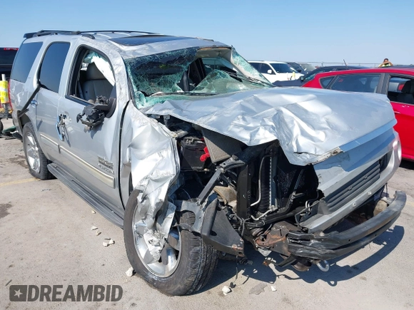 2010 GMC Yukon SLT with VIN 1GKUCCE01AR272822, listed as a IAAI auction lot 40572095 with 268,019 mi miles. Bid and sale history available at carsss.com. Image 1.
