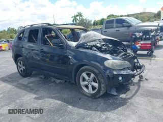 2008 BMW X5 3.0si z VIN 5UXFE43528L005218, wystawiony jako IAAI lot #40336016 z przebiegiem Nie podano mil oraz . Historia ofert i sprzedaży dostępna na DreamBid. Obrazek 1.