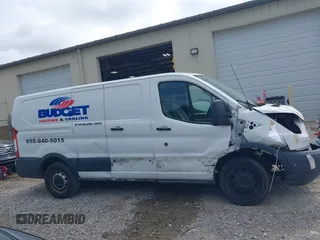 2017 Ford Transit z VIN 1FTYE1ZM4HKA96280, wystawiony jako IAAI lot #42199318 z przebiegiem 171 417 mil mil oraz . Historia ofert i sprzedaży dostępna na DreamBid. Obrazek 13.