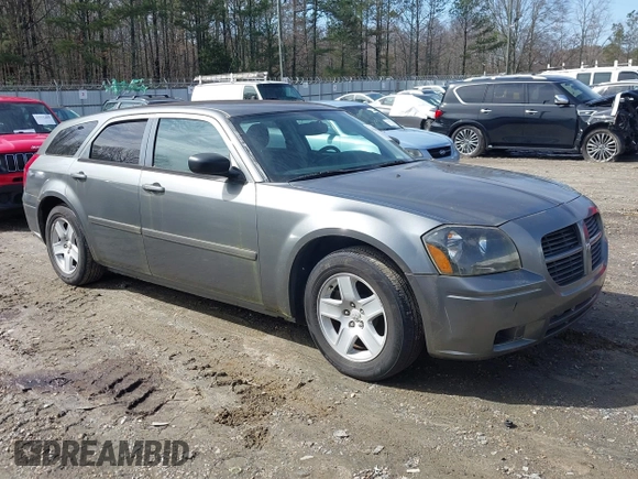 2005 Dodge Magnum SE with VIN 2D4FV48VX5H117187, listed as a IAAI auction lot 41569678 with 138,600 mi miles and . Bid and sale history available at carsss.com. Image 1.