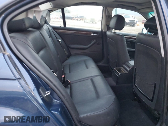 2005 BMW 3 Series 325xi with VIN WBAEU33445PR14886, listed as a Copart auction lot 82465894 with 203,328 mi miles and Clean Title. Bid and sale history available at carsss.com. Image 10.