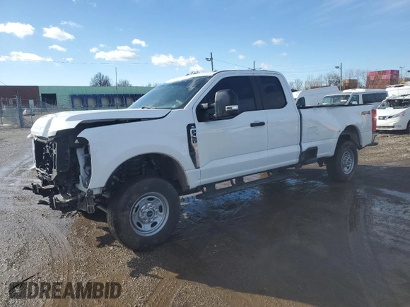 2023 Ford F-350 z VIN 1FT8X3BA1PED26053, wystawiony jako Copart lot #42484225 z przebiegiem 5 648 mil mil oraz Szkoda całkowita • Salvage title. Historia ofert i sprzedaży dostępna na DreamBid. Obrazek 1.
