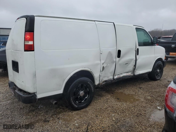2009 Chevrolet Express Cargo Van with VIN 1GCFG15X591139565, listed as a Copart auction lot 86722474 with 260,502 mi miles and Salvage Title. Bid and sale history available at carsss.com. Image 3.