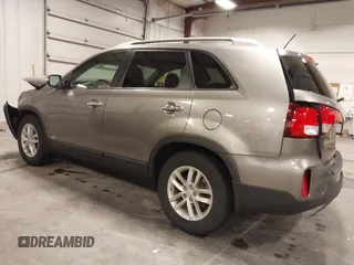 2014 Kia Sorento LX z VIN 5XYKTDA78EG550308, wystawiony jako IAAI lot #42057106 z przebiegiem 82 951 mil mil oraz . Historia ofert i sprzedaży dostępna na DreamBid. Obrazek 3.