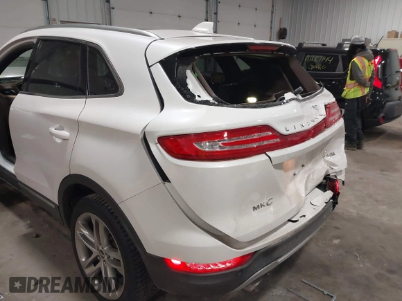 2016 Lincoln MKC Reserve with VIN 5LMTJ3DH2GUJ24052, listed as a IAAI auction lot 41666912 with 62,818 mi miles and . Bid and sale history available at DreamBid. Image 6.