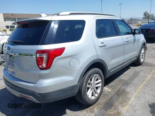 2017 Ford Explorer XLT with VIN 1FM5K7DH7HGD64293, listed as a IAAI auction lot 42001225 with 58,238 mi miles and . Bid and sale history available at carsss.com. Image 4.