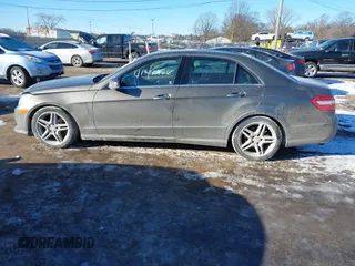 2011 Mercedes-Benz E-Class E 350 Luxury with VIN WDDHF8HB3BA348741, listed as a IAAI auction lot 41424618 with 117,306 mi miles. Bid and sale history available at carsss.com. Image 14.