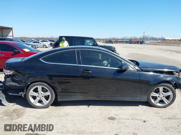 2013 Mercedes-Benz C 250 z VIN WDDGJ4HB6DG104780, wystawiony jako IAAI lot #41761180 z przebiegiem 89 249 mil mil oraz . Historia ofert i sprzedaży dostępna na DreamBid. Obrazek 13.