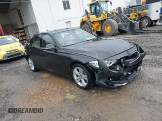 2016 BMW 3 Series 328i z VIN WBA8E9G52GNT45955, wystawiony jako IAAI lot #42051162 z przebiegiem 85 791 mil mil oraz . Historia ofert i sprzedaży dostępna na DreamBid. Obrazek 1.