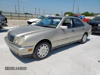 1999 Mercedes-Benz E 320 z VIN WDBJF65H4XA790071, wystawiony jako Copart lot #58670245 z przebiegiem 285 571 mil mil oraz Czysty tytuł • Clean title. Historia ofert i sprzedaży dostępna na DreamBid. Obrazek 1.