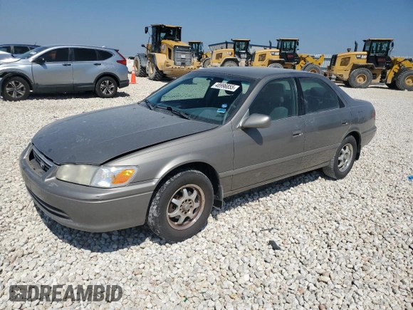 2000 Toyota Camry CE z VIN 4T1BG22K3YU009533, wystawiony jako Copart lot #48996855 z przebiegiem 132 705 mil mil oraz Szkoda całkowita • Salvage title. Historia ofert i sprzedaży dostępna na DreamBid. Obrazek 1.