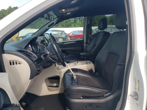 2020 Dodge Grand Caravan SXT with VIN 2C4RDGCG6LR161704, listed as a Copart auction lot 62943724 with 119,997 mi miles and Salvage Title. Bid and sale history available at carsss.com. Image 7.