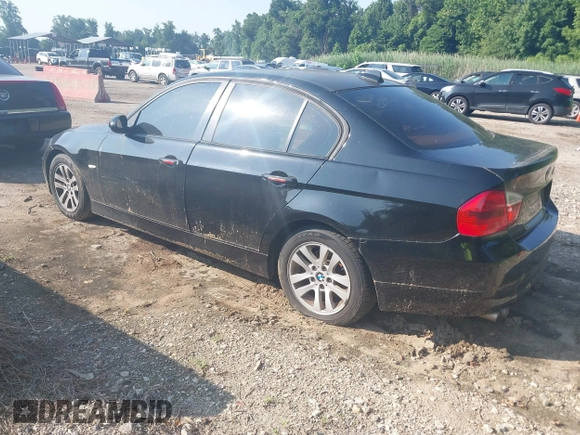 2007 BMW 3 Series 328xi z VIN WBAVC93547KX59108, wystawiony jako IAAI lot #42598217 z przebiegiem 174 882 mil mil oraz . Historia ofert i sprzedaży dostępna na DreamBid. Obrazek 3.
