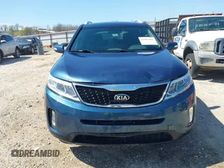 2015 Kia Sorento LX with VIN 5XYKTCA65FG611522, listed as a IAAI auction lot 41861461 with 200,615 mi miles. Bid and sale history available at carsss.com. Image 12.