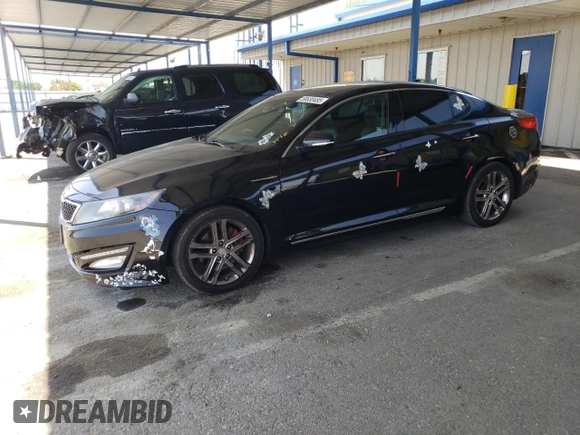 2013 Kia Optima SX с VIN 5XXGR4A65DG190896, выставлен на аукционе Copart как лот 59630485 с пробегом 136 385 миль миль и Списание • Salvage title. История ставок и продаж доступна на DreamBid. Изображение 1.