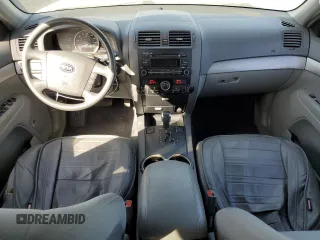 2009 Kia Borrego EX with VIN KNDJH741195016118, listed as a Copart auction lot 50418995 with 176,968 mi miles and Salvage Title. Bid and sale history available at carsss.com. Image 8.