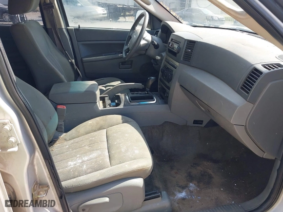 2005 Jeep Grand Cherokee Laredo with VIN 1J4GS48K45C633414, listed as a IAAI auction lot 41797842 with 311,852 mi miles. Bid and sale history available at carsss.com. Image 5.