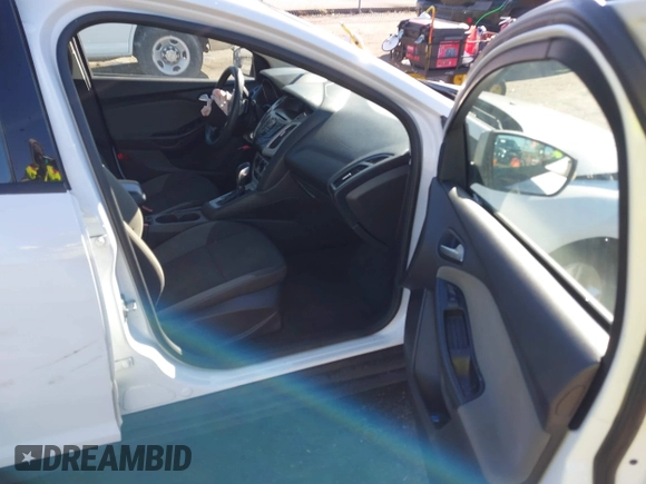 2013 Ford Focus SE with VIN 1FADP3F29DL178636, listed as a IAAI auction lot 40982395 with 1 mi miles. Bid and sale history available at carsss.com. Image 5.