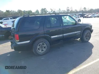 1998 GMC Jimmy SLT with VIN 1GKDT13W5W2502521, listed as a IAAI auction lot 41579741 with 176,802 mi miles. Bid and sale history available at carsss.com. Image 4.