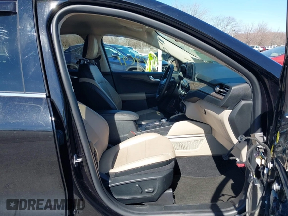 2020 Ford Escape Titanium z VIN 1FMCU9J98LUA44923, wystawiony jako IAAI lot #41779691 z przebiegiem 73 259 mil mil oraz . Historia ofert i sprzedaży dostępna na DreamBid. Obrazek 5.