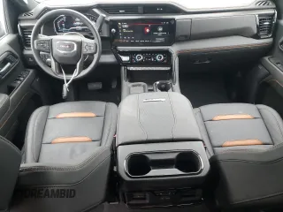 2025 GMC Sierra 2500HD AT4 z VIN 1GT4UPEY7SF114283, wystawiony jako Copart lot #86565004 z przebiegiem 4 371 mil mil oraz Szkoda całkowita • Salvage title. Historia ofert i sprzedaży dostępna na DreamBid. Obrazek 8.