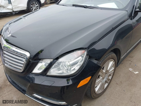 2013 Mercedes-Benz E-Class E 350 Luxury with VIN WDDHF8JB7DA708803, listed as a IAAI auction lot 41559901 with 101,097 mi miles. Bid and sale history available at carsss.com. Image 17.