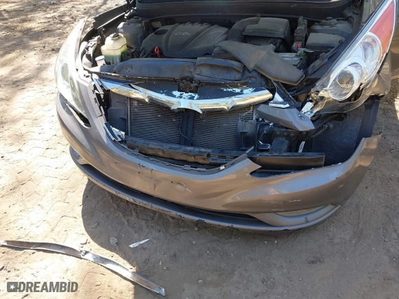 2013 Hyundai Sonata SE with VIN 5NPEC4AC1DH615985, listed as a IAAI auction lot 42070601 with 136,435 mi miles. Bid and sale history available at carsss.com. Image 6.