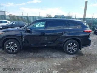 2021 Toyota Highlander XLE with VIN 5TDGZRBH6MS072433, listed as a IAAI auction lot 41894279 with 60,007 mi miles. Bid and sale history available at carsss.com. Image 6.