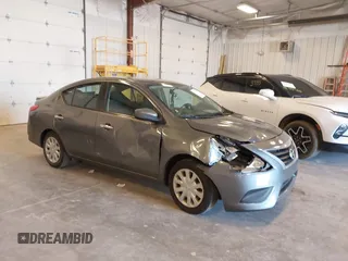 2019 Nissan Versa SV z VIN 3N1CN7AP0KL808697, wystawiony jako IAAI lot #41792298 z przebiegiem 95 150 mil mil oraz . Historia ofert i sprzedaży dostępna na DreamBid. Obrazek 1.