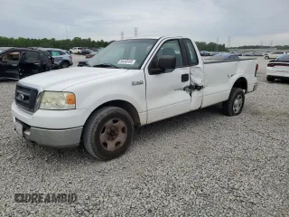 2004 Ford F-150 XL z VIN 1FTRF12W74NA73243, wystawiony jako Copart lot #54440185 z przebiegiem 147 937 mil mil oraz Szkody całkowita. Historia ofert i sprzedaży dostępna na DreamBid. Obrazek 1.