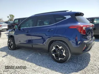 2025 Kia Seltos EX z VIN KNDER2AA2S7772234, wystawiony jako Copart lot #57089815 z przebiegiem 744 mil mil oraz Szkoda całkowita • Salvage title. Historia ofert i sprzedaży dostępna na DreamBid. Obrazek 2.