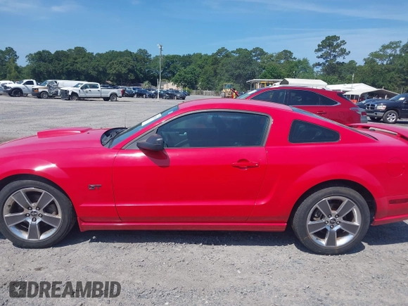 2008 Ford Mustang GT Deluxe z VIN 1ZVHT82H285184963, wystawiony jako IAAI lot #42479534 z przebiegiem 164 349 mil mil oraz . Historia ofert i sprzedaży dostępna na DreamBid. Obrazek 14.