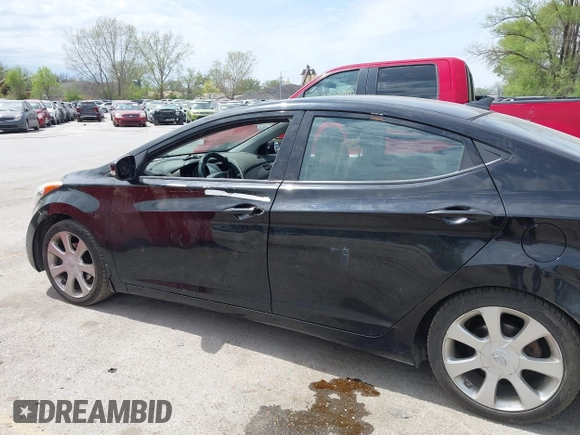 2013 Hyundai Elantra GLS z VIN KMHDH4AEXDU748440, wystawiony jako IAAI lot #42032398 z przebiegiem 146 636 mil mil oraz . Historia ofert i sprzedaży dostępna na DreamBid. Obrazek 6.