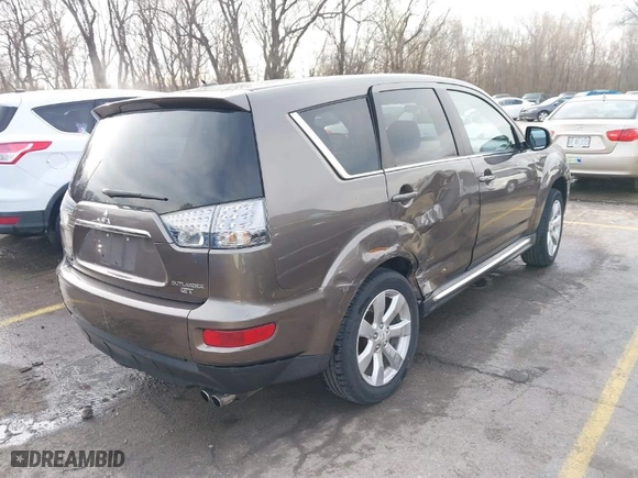 2011 Mitsubishi Outlander GT with VIN JA4JT5AX6BU034177, listed as a IAAI auction lot 41833096 with 213,554 mi miles. Bid and sale history available at carsss.com. Image 4.