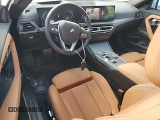 2023 BMW 2 Series 230i z VIN 3MW23CM06P8D67753, wystawiony jako Copart lot #71839884 z przebiegiem 9 900 mil mil oraz Szkoda całkowita • Salvage title. Historia ofert i sprzedaży dostępna na DreamBid. Obrazek 8.