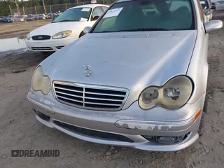 2005 Mercedes-Benz C 230 Kompressor z VIN WDBRF40J25F627419, wystawiony jako IAAI lot #42824137 z przebiegiem 180 202 mil mil oraz . Historia ofert i sprzedaży dostępna na DreamBid. Obrazek 6.