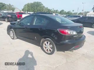 2011 Mazda 3 i Touring z VIN JM1BL1VG7B1362187, wystawiony jako IAAI lot #42210831 z przebiegiem 124 195 mil mil oraz . Historia ofert i sprzedaży dostępna na DreamBid. Obrazek 3.