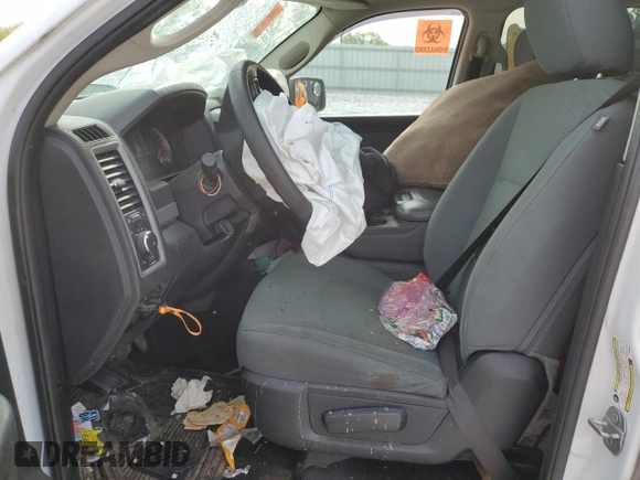 2018 Ram 1500 Express z VIN 3C6RR7KT8JG265301, wystawiony jako Copart lot #56287975 z przebiegiem Nie podano mil oraz Czysty tytuł • Clean title. Historia ofert i sprzedaży dostępna na DreamBid. Obrazek 7.