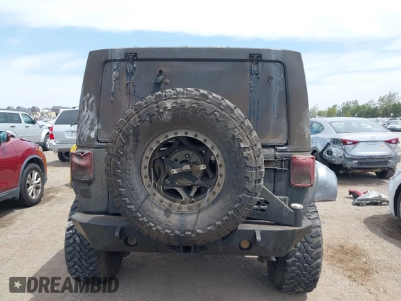 2016 Jeep Wrangler Unlimited Sahara z VIN 1C4HJWEG4GL261147, wystawiony jako IAAI lot #42239252 z przebiegiem 69 604 mil mil oraz . Historia ofert i sprzedaży dostępna na DreamBid. Obrazek 16.