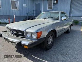1981 Mercedes-Benz 380 SL z VIN WDBBA45A0BB007602, wystawiony jako IAAI lot #42175344 z przebiegiem 96 861 mil mil oraz . Historia ofert i sprzedaży dostępna na DreamBid. Obrazek 2.