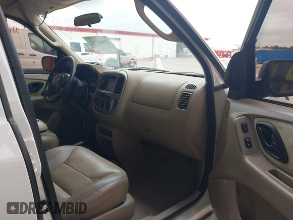 2004 Ford Escape XLT с VIN 1FMCU93194KA79300, выставлен на аукционе IAAI как лот 42445143 с пробегом 200 384 миль миль и . История ставок и продаж доступна на DreamBid. Изображение 5.