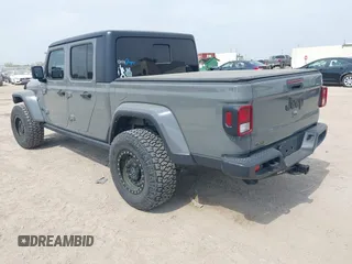 2021 Jeep Gladiator Sport S z VIN 1C6JJTAM1ML607525, wystawiony jako IAAI lot #41941550 z przebiegiem 59 283 mil mil oraz . Historia ofert i sprzedaży dostępna na DreamBid. Obrazek 3.
