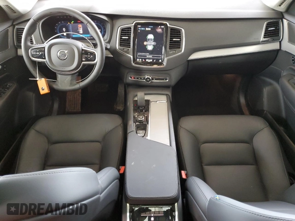 2025 Volvo XC90 Core с VIN YV4M12PJ3S1335224, выставлен на аукционе Copart как лот 51190285 с пробегом 5 494 миль миль и Чистый • Clean title. История ставок и продаж доступна на DreamBid. Изображение 8.