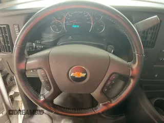 2020 Chevrolet Express Cargo z VIN 1GCWGAFG9L1253235, wystawiony jako IAAI lot #42580142 z przebiegiem 77 857 mil mil oraz . Historia ofert i sprzedaży dostępna na DreamBid. Obrazek 23.