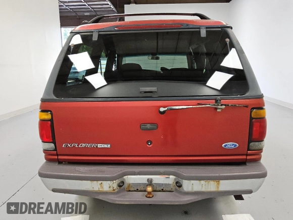 1997 Ford Explorer XLT z VIN 1FMDU35P6VUC58385, wystawiony jako Copart lot #65757615 z przebiegiem 226 351 mil mil oraz Czysty tytuł • Clean title. Historia ofert i sprzedaży dostępna na DreamBid. Obrazek 6.