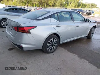 2024 Nissan Altima SV z VIN 1N4BL4DV3RN375951, wystawiony jako IAAI lot #42334342 z przebiegiem 24 068 mil mil oraz . Historia ofert i sprzedaży dostępna na DreamBid. Obrazek 4.