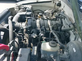 2005 Toyota Tundra Limited с VIN 5TBET38125S493088, выставлен на аукционе IAAI как лот 42064186 с пробегом 220 557 миль миль и . История ставок и продаж доступна на DreamBid. Изображение 19.